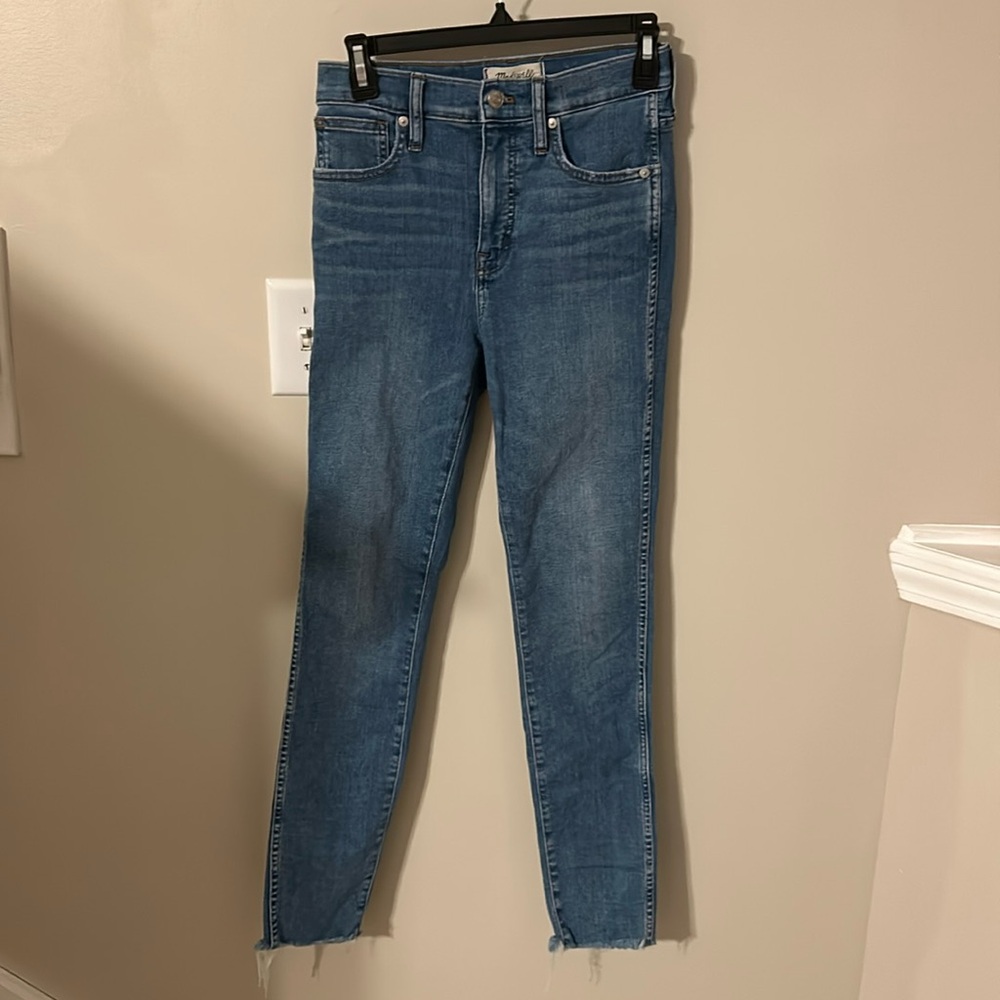 Madewell 10” high rise skinny jeans with frayed hem - size 25